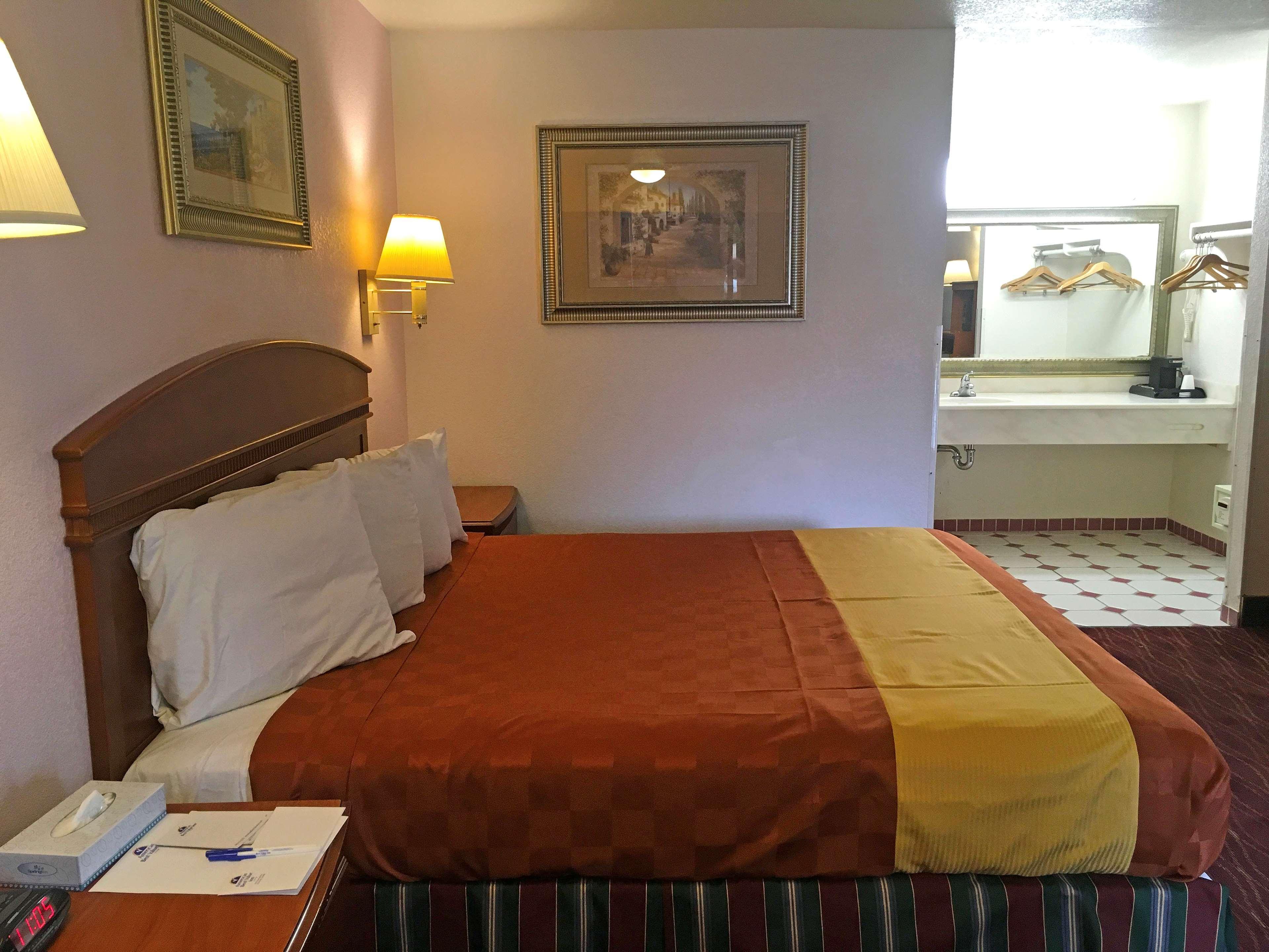 Ibis Styles Lisieux Normandie מראה חיצוני תמונה