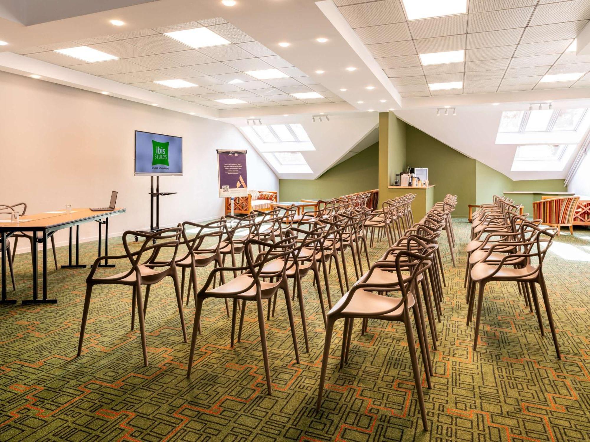 Ibis Styles Lisieux Normandie מראה חיצוני תמונה